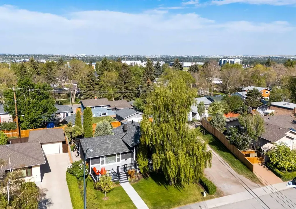 84 Fullerton Road SE Calgary AB T2H 1E5