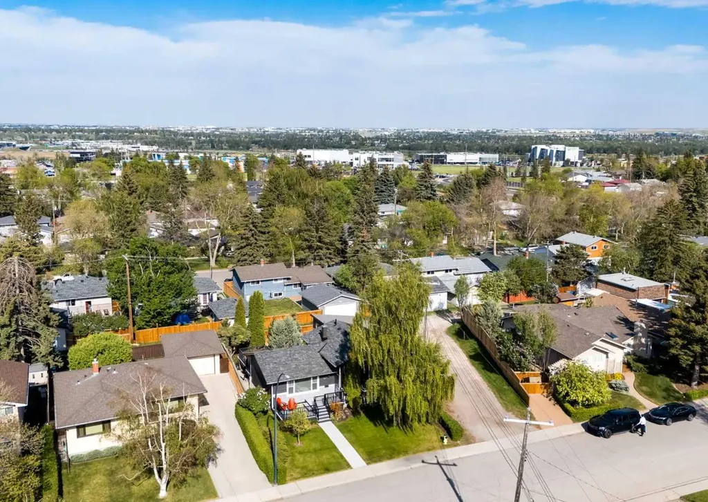 84 Fullerton Road SE Calgary AB T2H 1E5