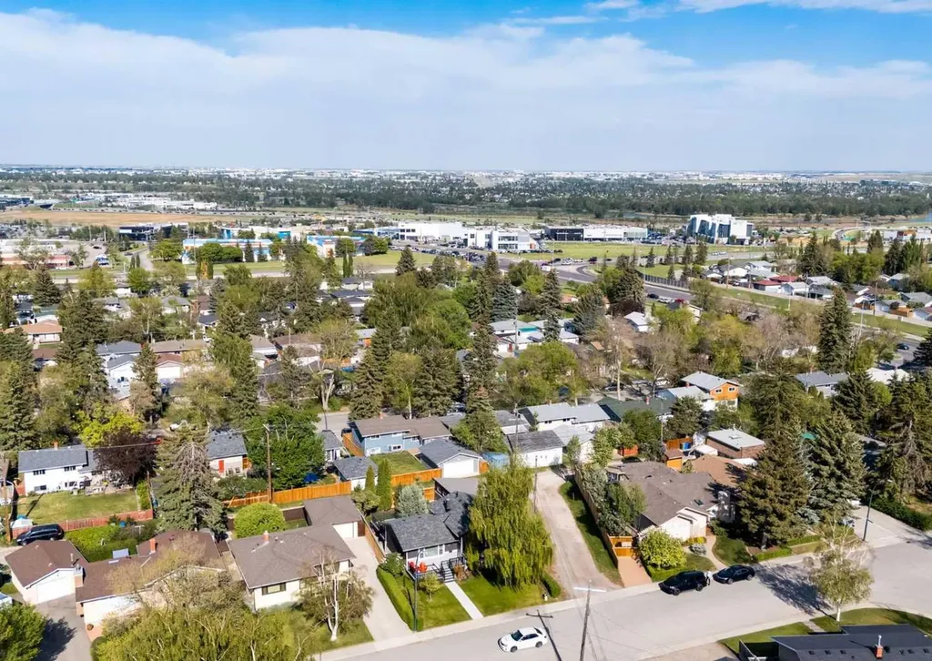 84 Fullerton Road SE Calgary AB T2H 1E5