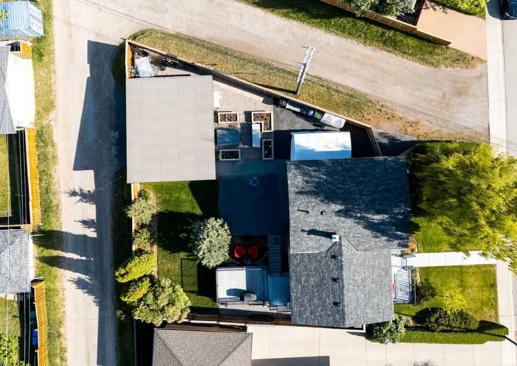 84 Fullerton Road SE Calgary AB T2H 1E5