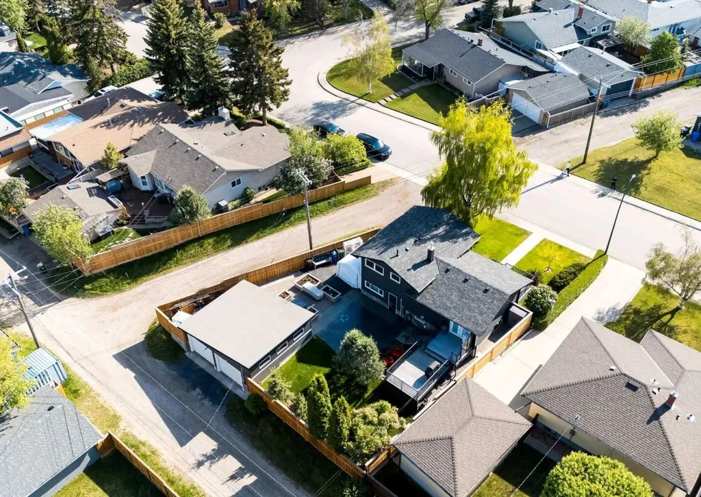 84 Fullerton Road SE Calgary AB T2H 1E5