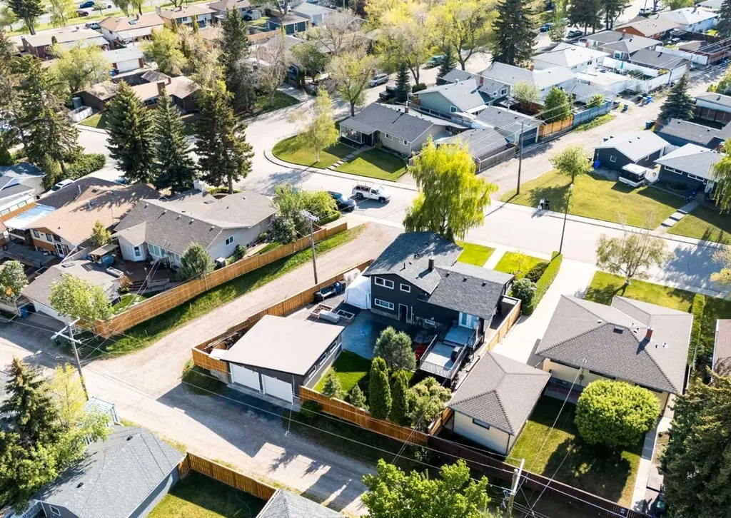 84 Fullerton Road SE Calgary AB T2H 1E5