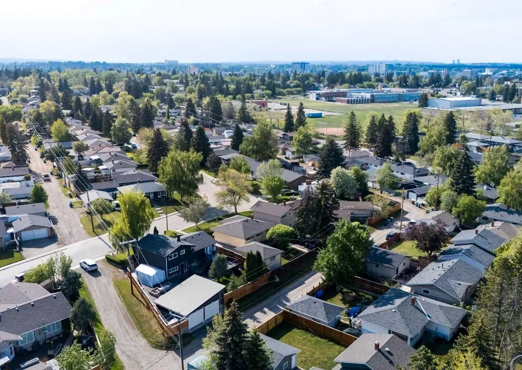 84 Fullerton Road SE Calgary AB T2H 1E5