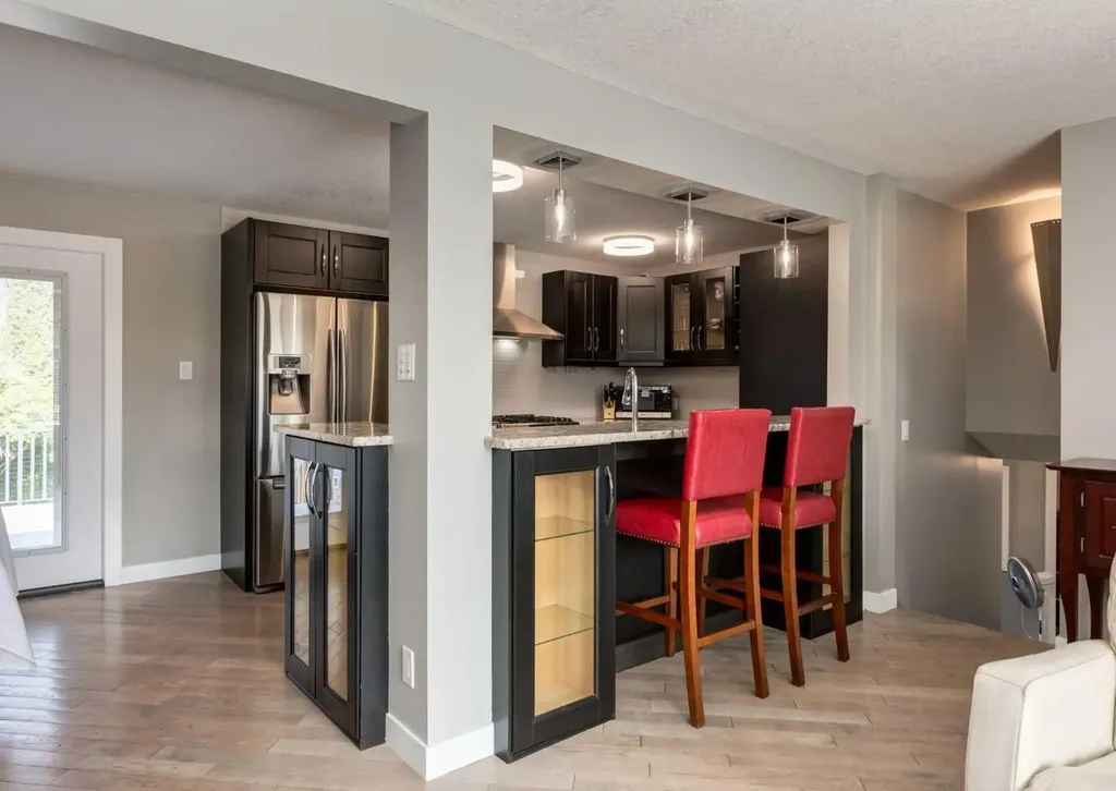 84 Fullerton Road SE Calgary AB T2H 1E5