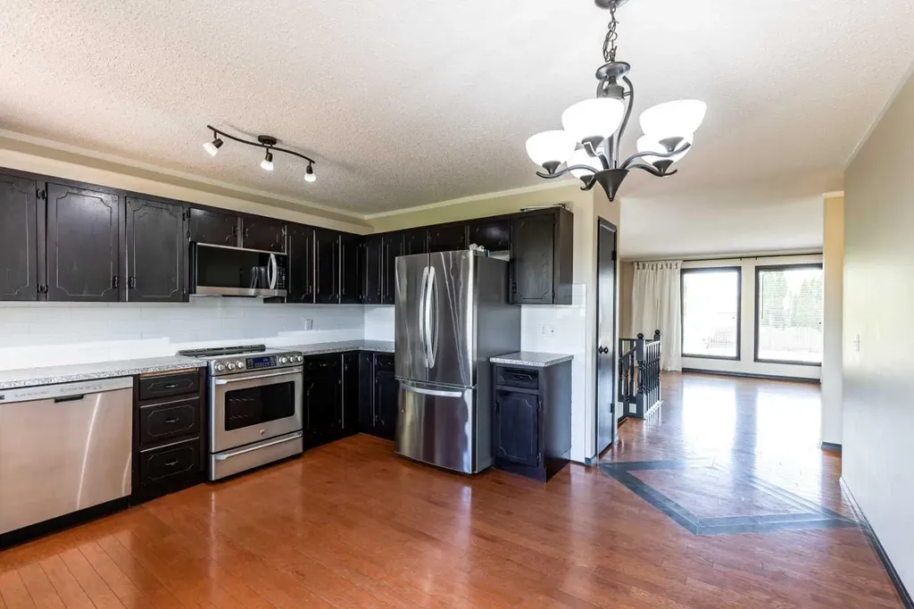 20 Carter Crescent SE Medicine Hat AB T1B2T3