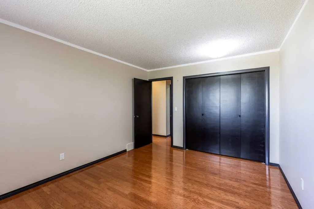 20 Carter Crescent SE Medicine Hat AB T1B2T3