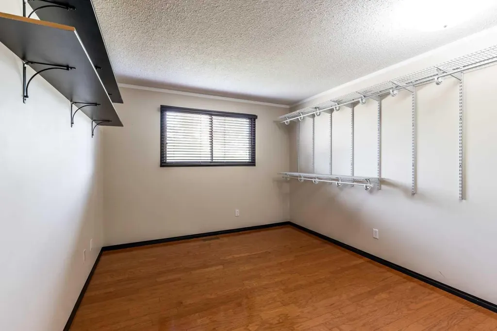20 Carter Crescent SE Medicine Hat AB T1B2T3