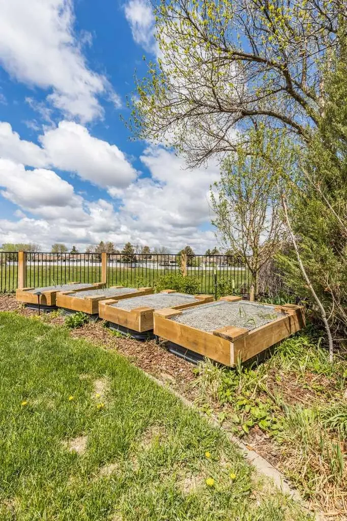 20 Carter Crescent SE Medicine Hat AB T1B2T3