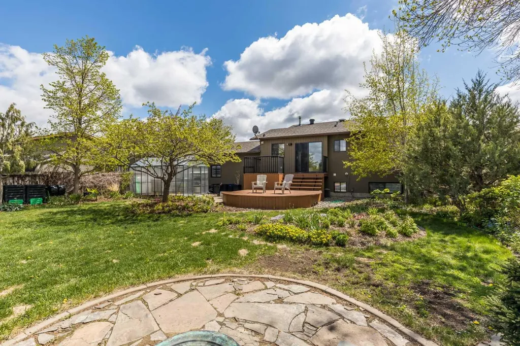 20 Carter Crescent SE Medicine Hat AB T1B2T3