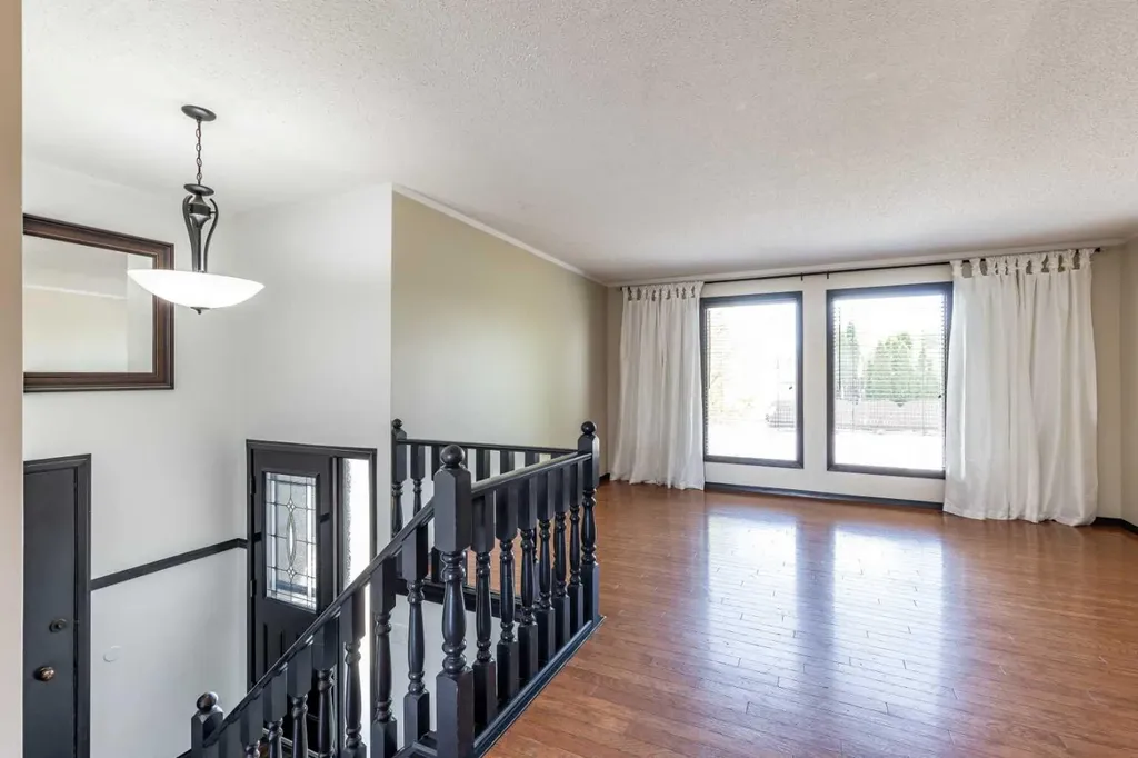 20 Carter Crescent SE Medicine Hat AB T1B2T3