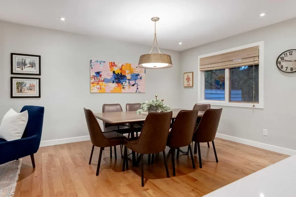 7319 Keewatin Street SW Calgary AB T2V 2M6