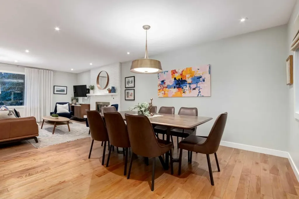 7319 Keewatin Street SW Calgary AB T2V 2M6
