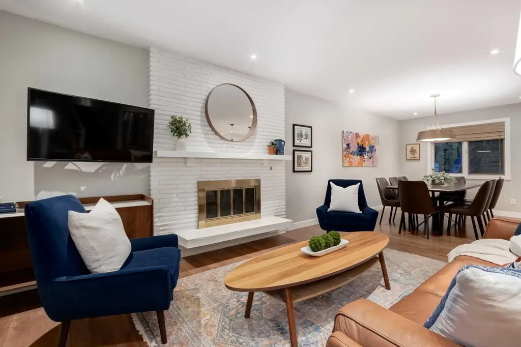 7319 Keewatin Street SW Calgary AB T2V 2M6