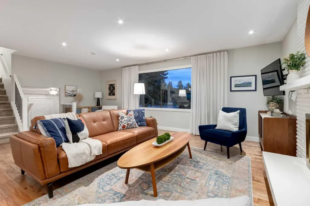 7319 Keewatin Street SW Calgary AB T2V 2M6
