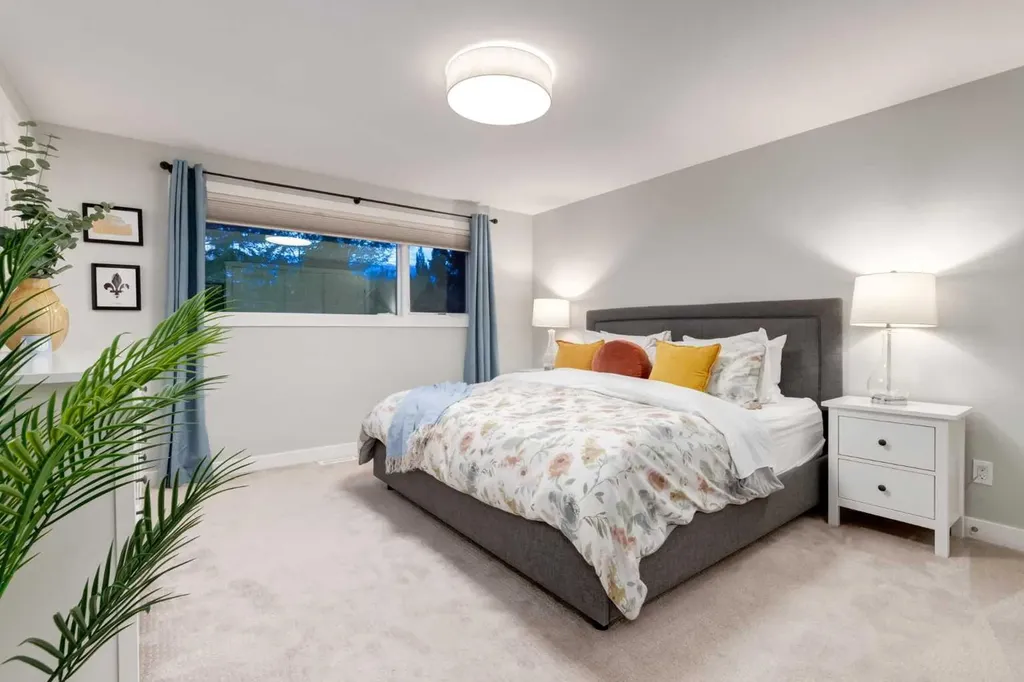 7319 Keewatin Street SW Calgary AB T2V 2M6