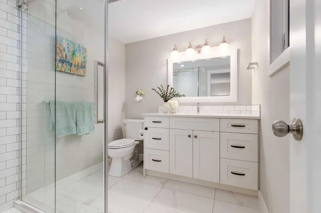 7319 Keewatin Street SW Calgary AB T2V 2M6
