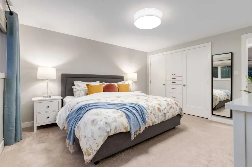 7319 Keewatin Street SW Calgary AB T2V 2M6