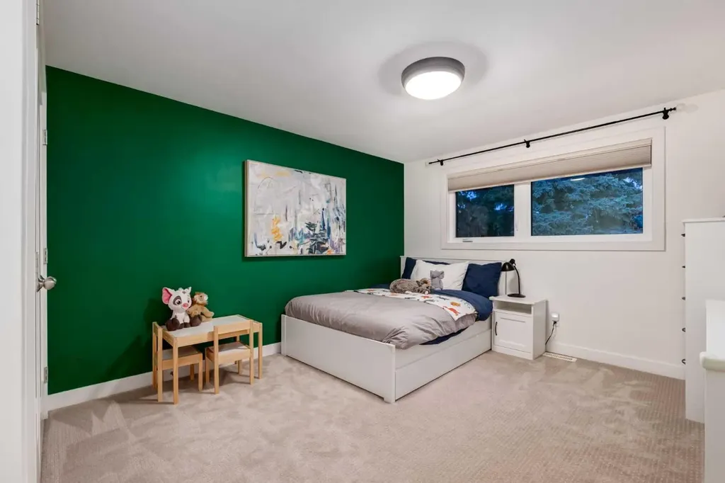 7319 Keewatin Street SW Calgary AB T2V 2M6