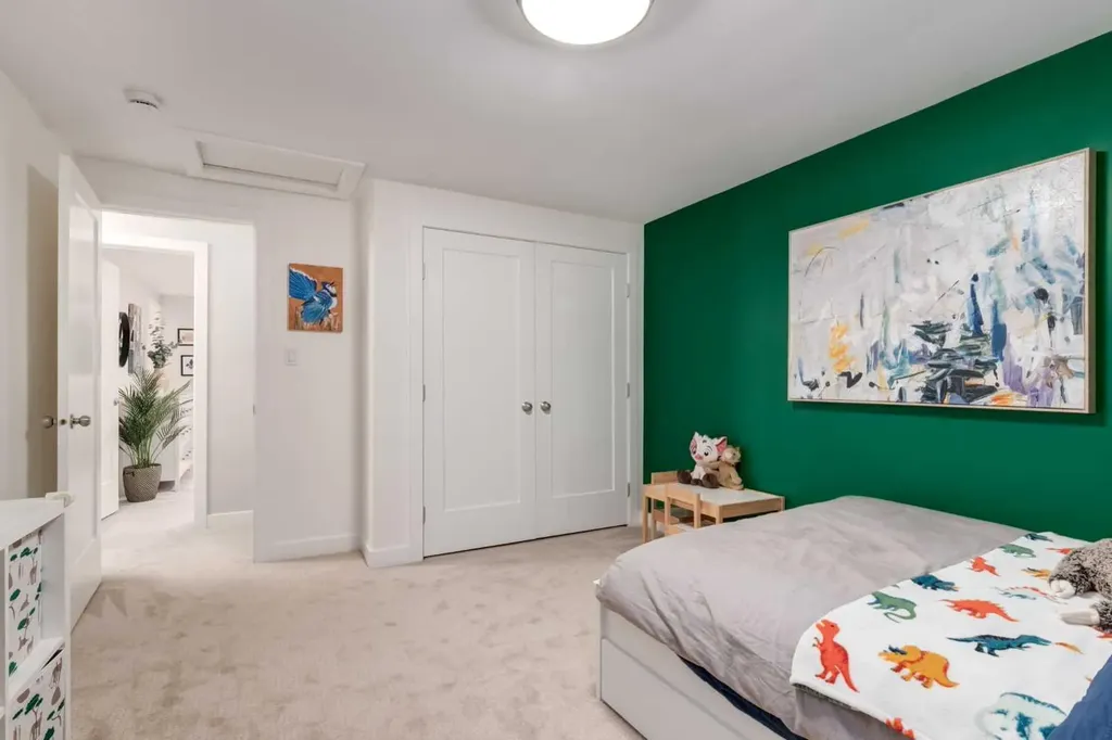 7319 Keewatin Street SW Calgary AB T2V 2M6
