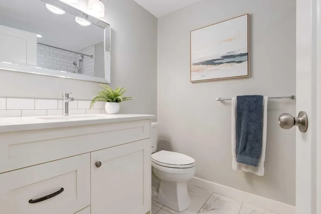7319 Keewatin Street SW Calgary AB T2V 2M6