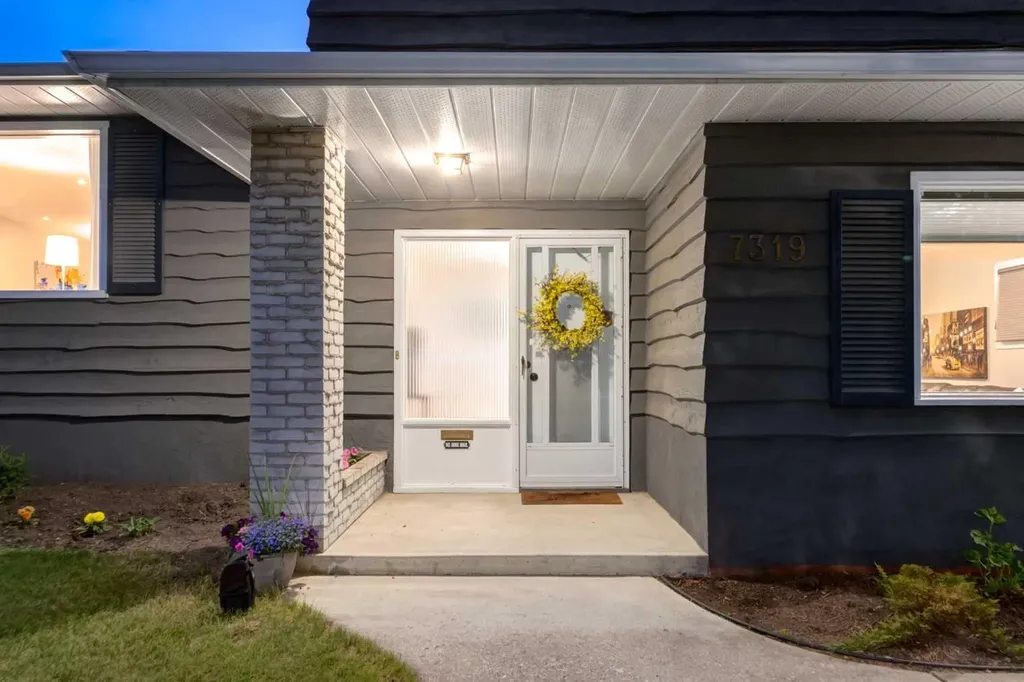 7319 Keewatin Street SW Calgary AB T2V 2M6