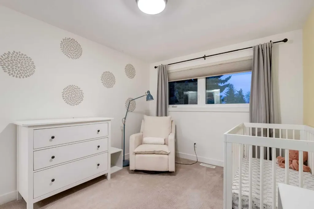 7319 Keewatin Street SW Calgary AB T2V 2M6