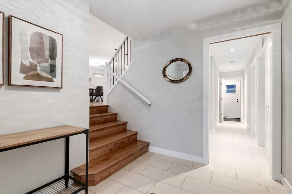 7319 Keewatin Street SW Calgary AB T2V 2M6