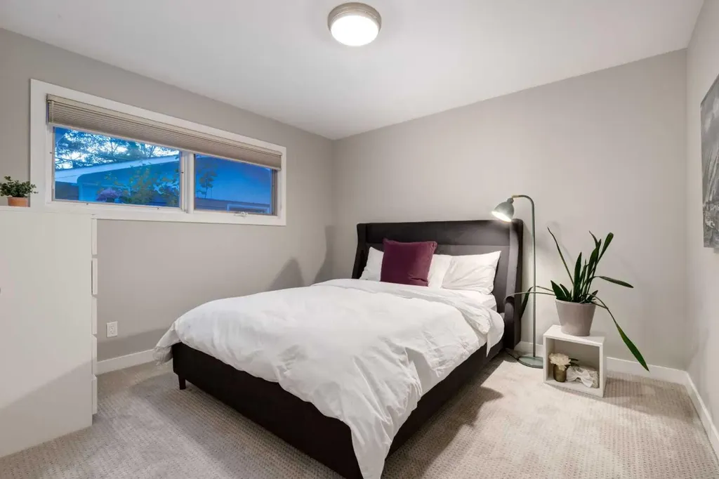7319 Keewatin Street SW Calgary AB T2V 2M6