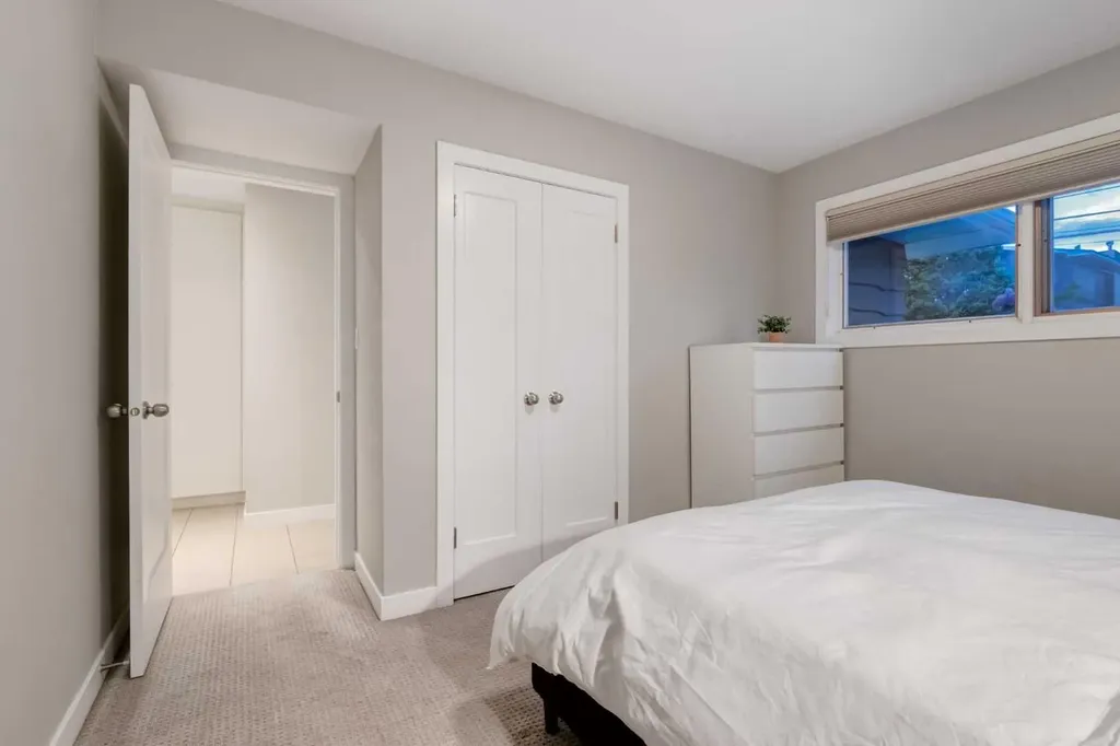 7319 Keewatin Street SW Calgary AB T2V 2M6