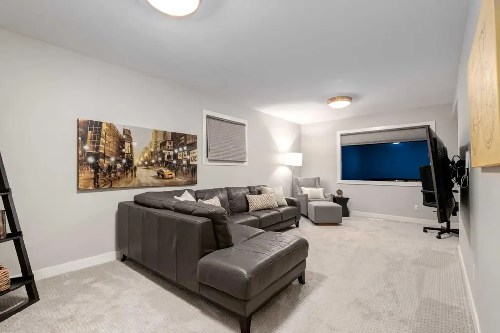 7319 Keewatin Street SW Calgary AB T2V 2M6