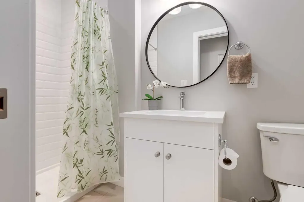 7319 Keewatin Street SW Calgary AB T2V 2M6