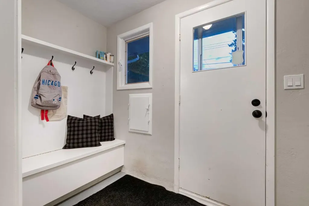 7319 Keewatin Street SW Calgary AB T2V 2M6
