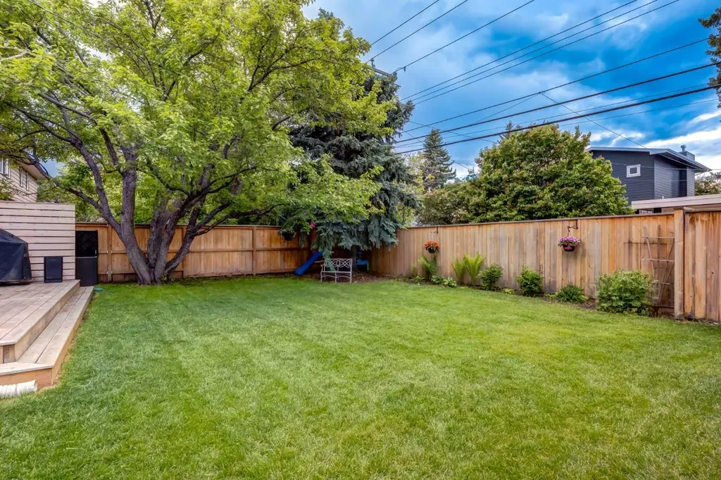 7319 Keewatin Street SW Calgary AB T2V 2M6