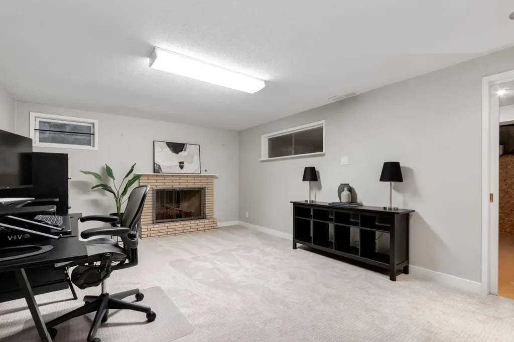 7319 Keewatin Street SW Calgary AB T2V 2M6