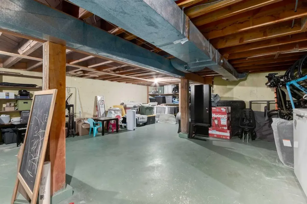 7319 Keewatin Street SW Calgary AB T2V 2M6