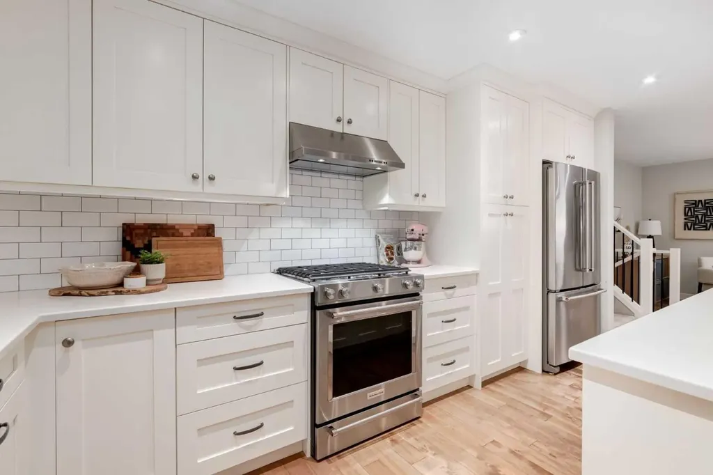 7319 Keewatin Street SW Calgary AB T2V 2M6