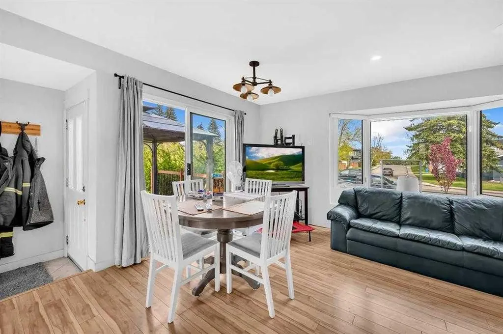 3143 45 Street SW Calgary AB T3E3T7