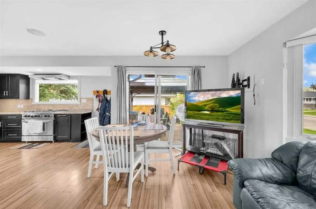 3143 45 Street SW Calgary AB T3E3T7