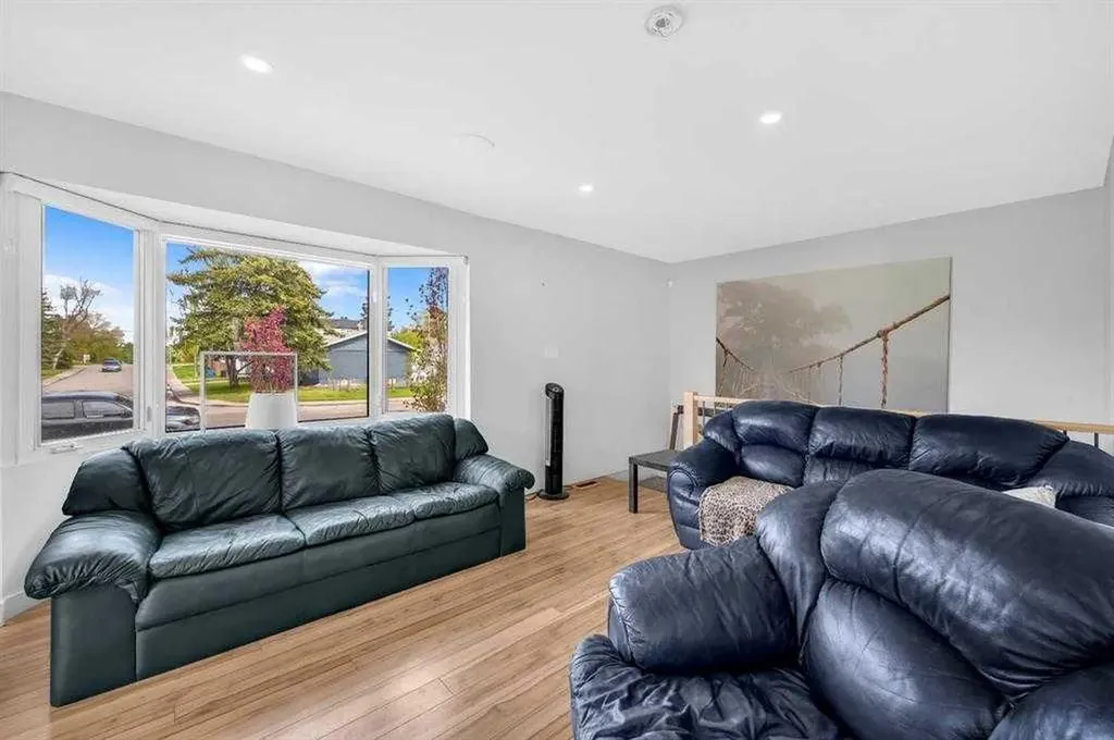 3143 45 Street SW Calgary AB T3E3T7