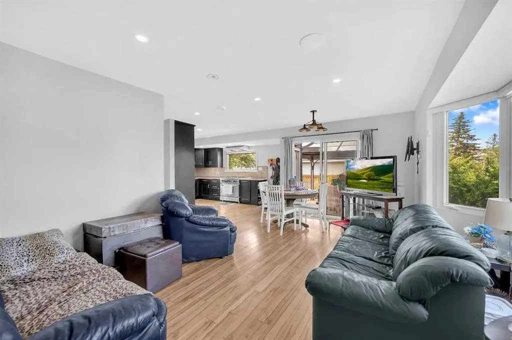 3143 45 Street SW Calgary AB T3E3T7