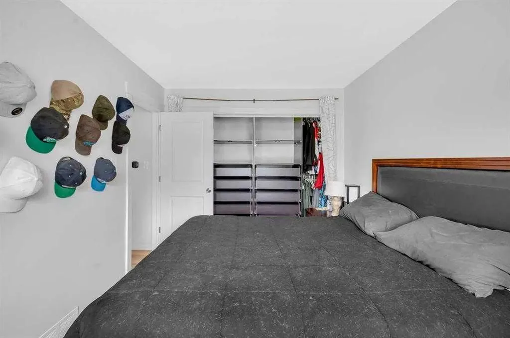 3143 45 Street SW Calgary AB T3E3T7