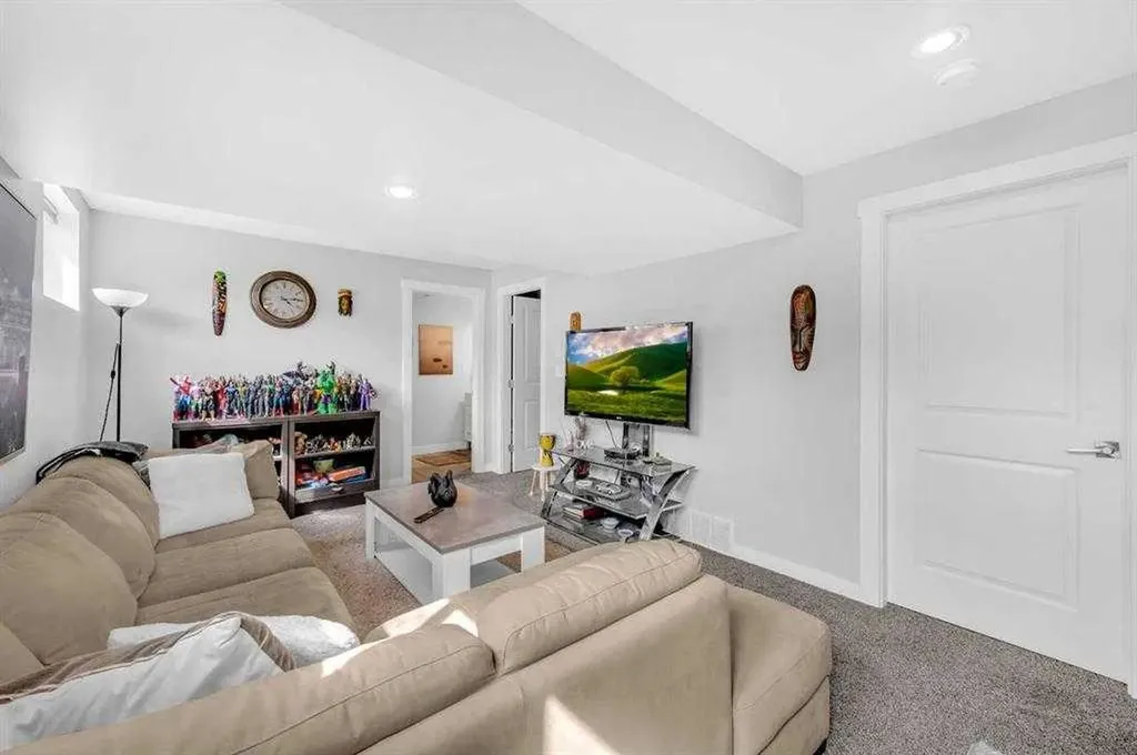 3143 45 Street SW Calgary AB T3E3T7