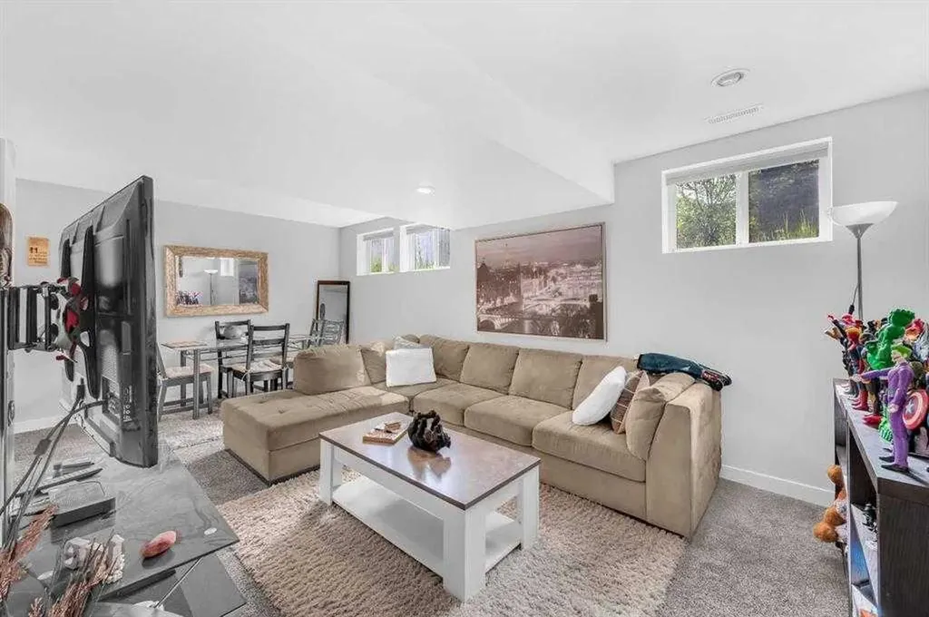 3143 45 Street SW Calgary AB T3E3T7