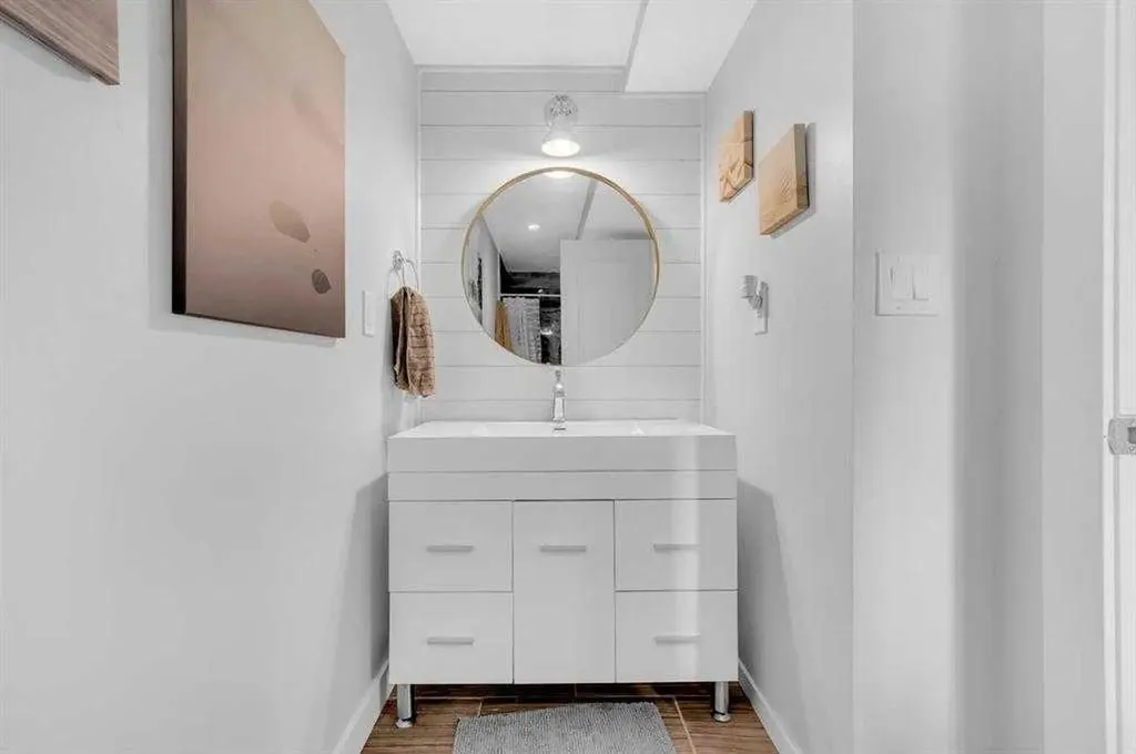 3143 45 Street SW Calgary AB T3E3T7