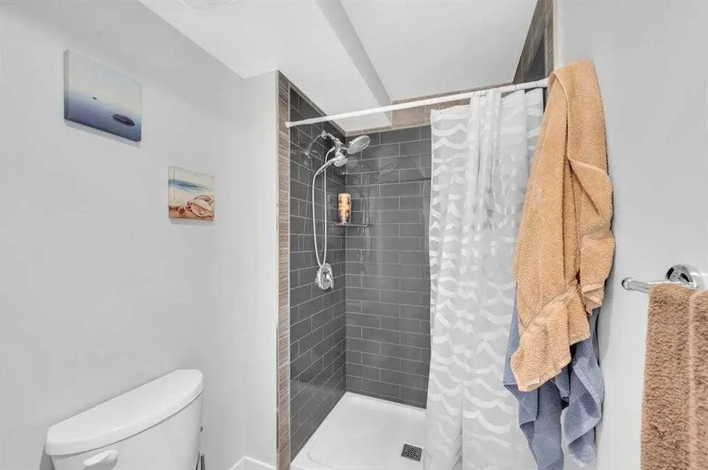 3143 45 Street SW Calgary AB T3E3T7
