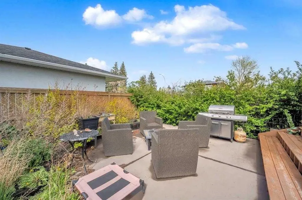 3143 45 Street SW Calgary AB T3E3T7