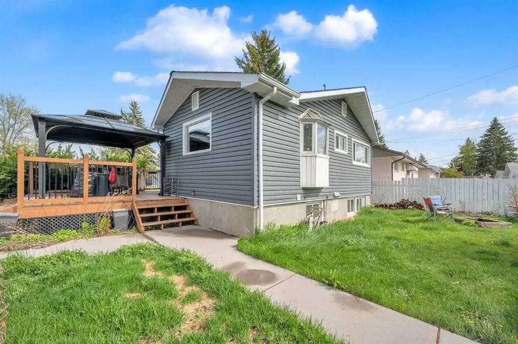 3143 45 Street SW Calgary AB T3E3T7