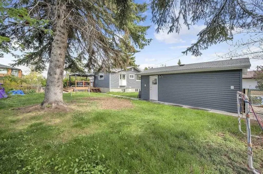 3143 45 Street SW Calgary AB T3E3T7