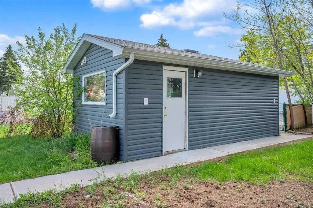 3143 45 Street SW Calgary AB T3E3T7