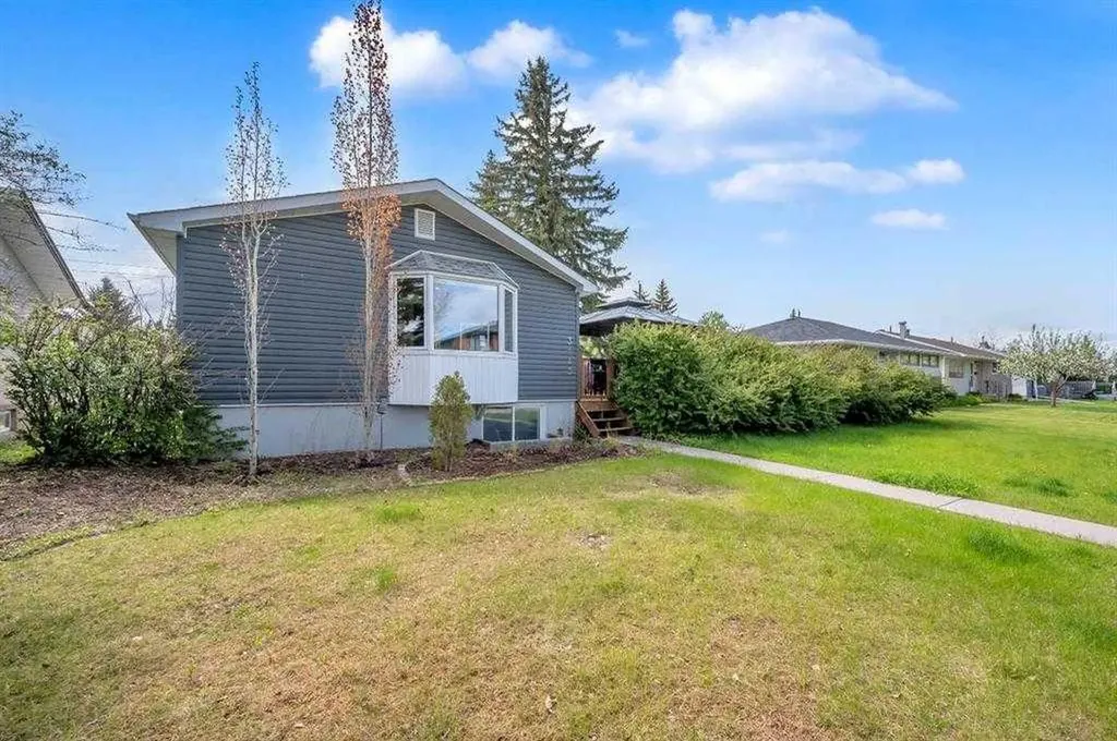 3143 45 Street SW Calgary AB T3E3T7
